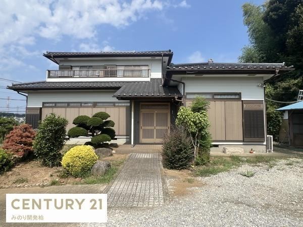 Spacious 4LDK Home on 331 Tsubo Lot in Matsugasaki - Photo 1