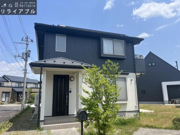 Bright 4LDK Home with Soaring Ceilings and Ample Parking in Narita, Miyagi - Photo 1