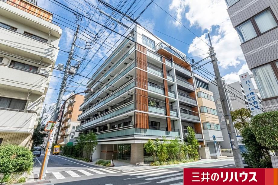 2LDK apartment in Shinjuku Ward, Tokyo - Photo 1
