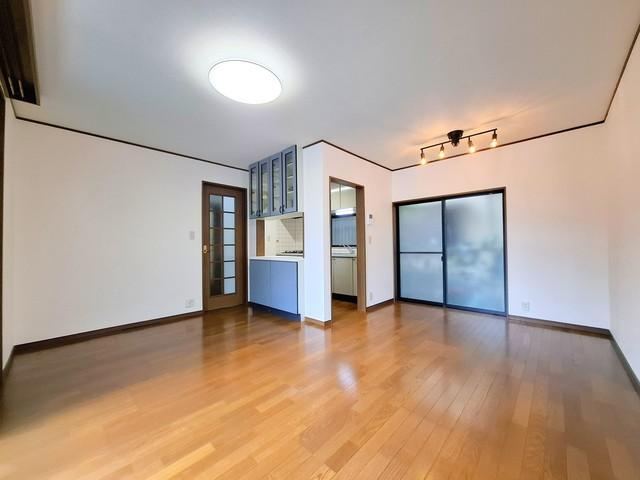 Luxurious 4LDK House Near Schools in Funabashi - Photo 1