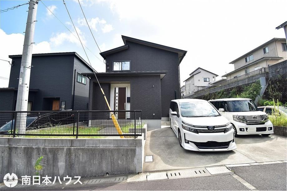 Stylish 3LDK Home with Open Living Space in Kagoshima - Photo 1
