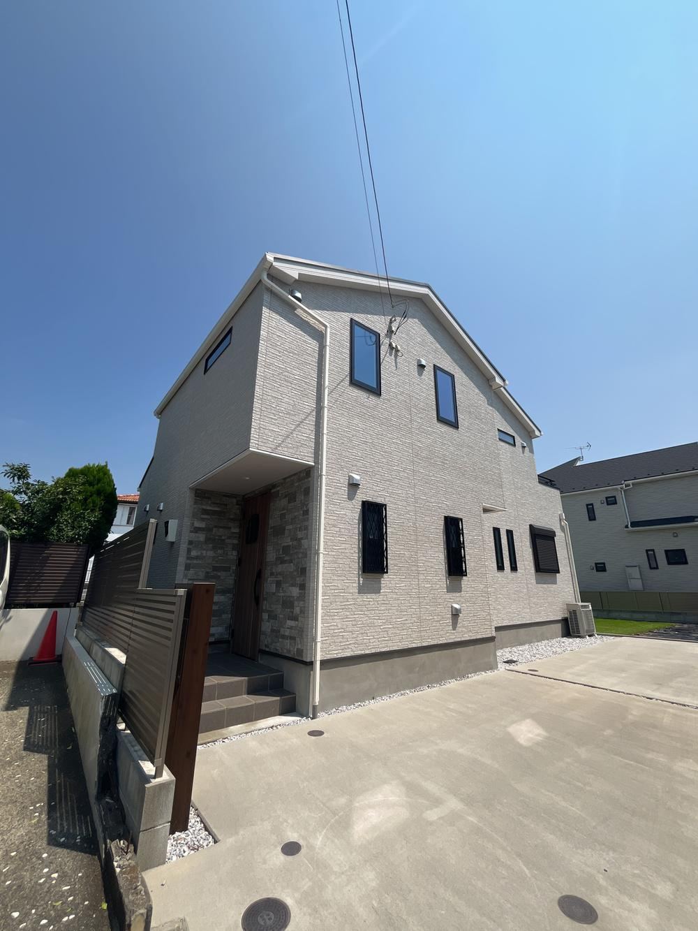 Newly Built Detached House with Garden in Hongō, Yokohama - Photo 1