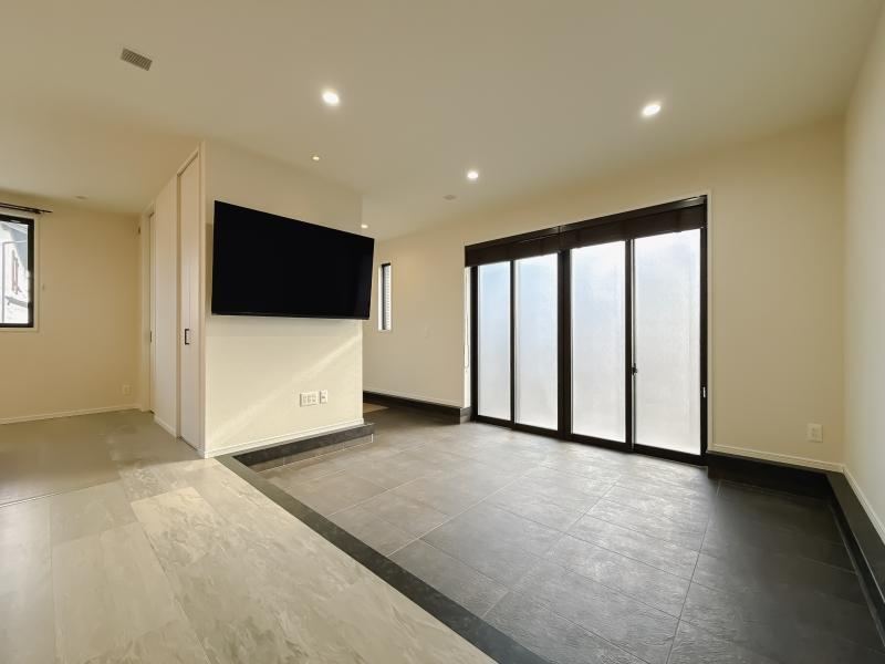 Modern 3LDK Home in Komono - Photo 1