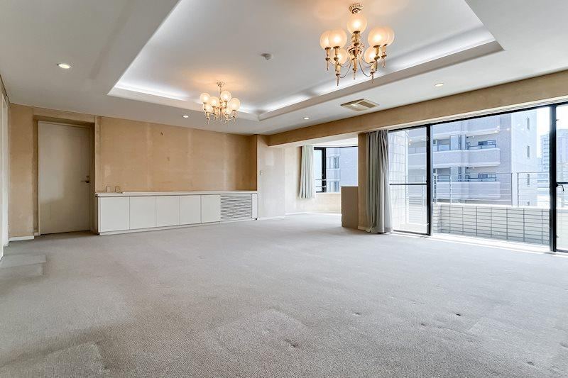Spacious 4LDK Apartment in Nishikoiwa - Photo 1