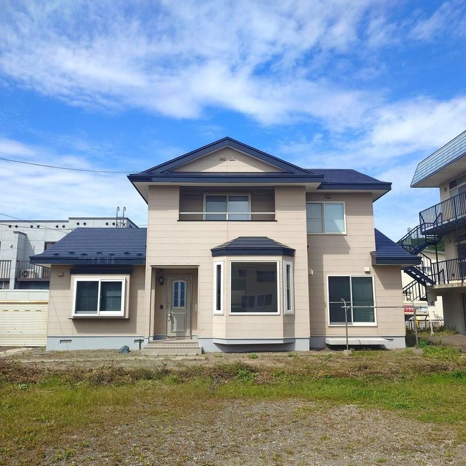 Renovated 4LDK Detached House in Yamate - Photo 1