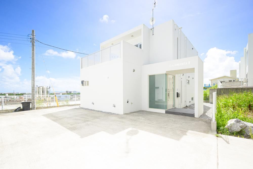 Charming 4LDK Home with Scenic Views in Uruma City - Photo 1