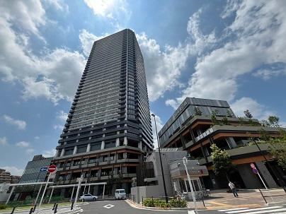 Convenient 3LDK Apartment Steps from Jujo Station - Photo 1