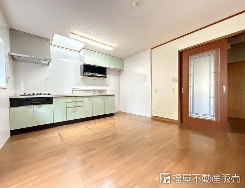Family-Friendly 6LDK Home with Garden - Photo 1