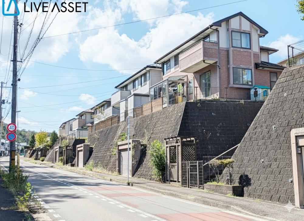 Spacious 4LDK Detached House with Parking in Kitakanayama - Photo 1
