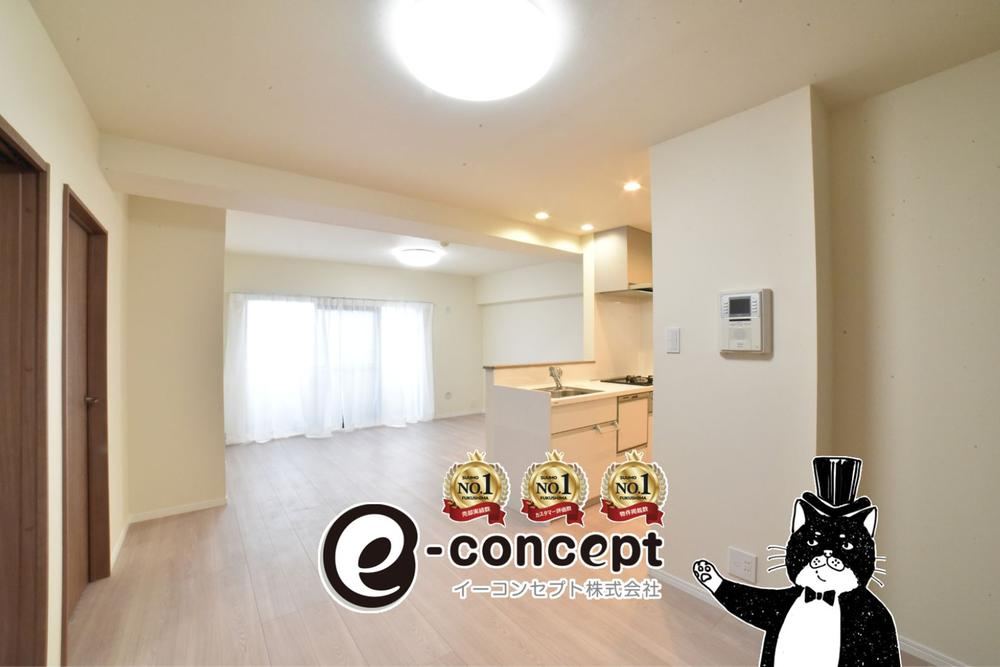 Renovated 3LDK Apartment with Pet Policy in Aobaku - Photo 1