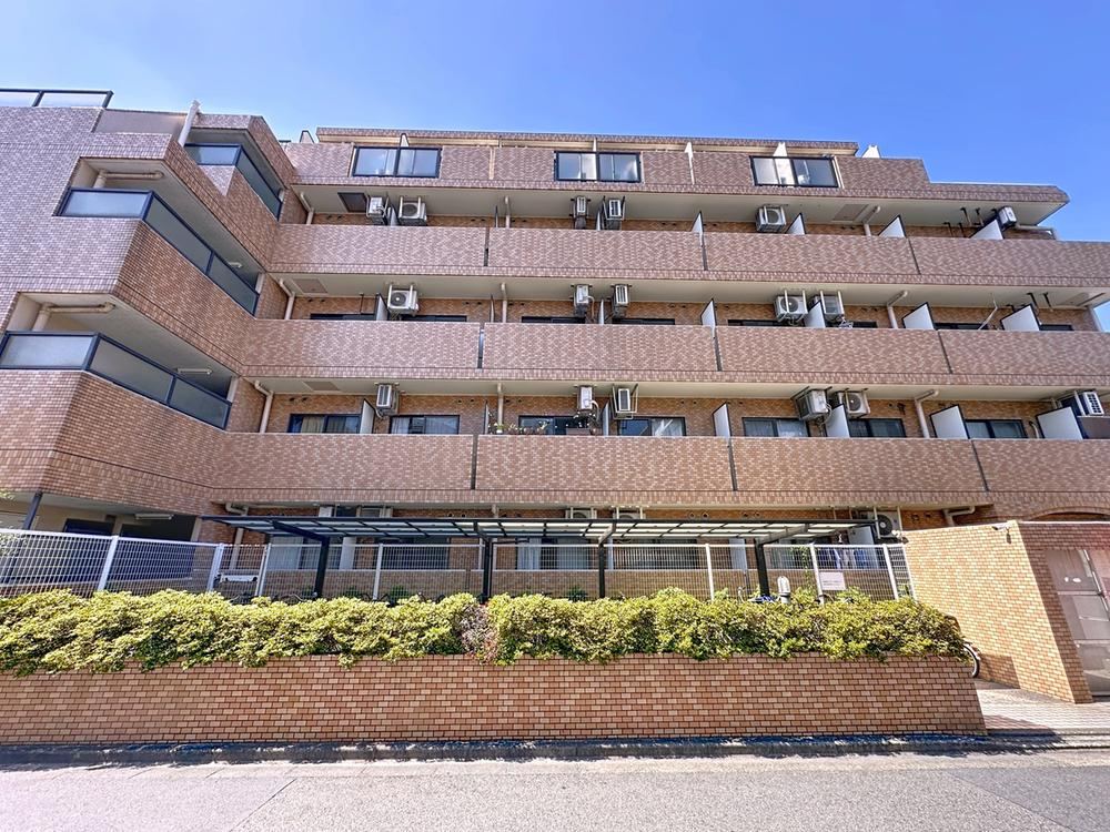 Sunny Top-Floor Studio Apartment in Kawasaki - Photo 1