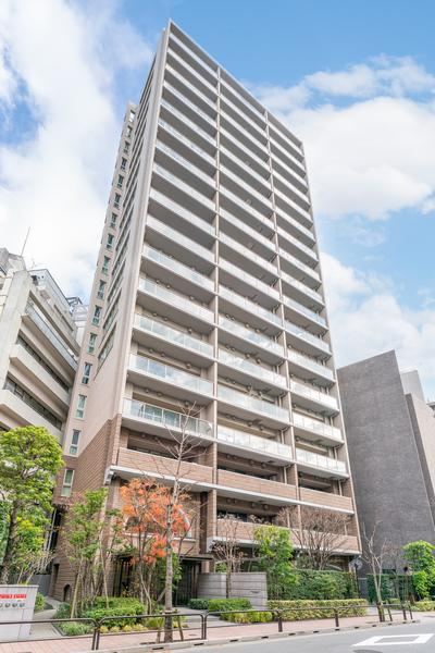 2LDK apartment in Chiyoda Ward, Tokyo - Photo 1