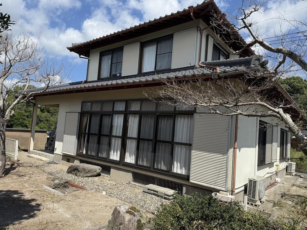 Spacious 6DK House on 119 Tsubo Lot in Saga - Photo 1