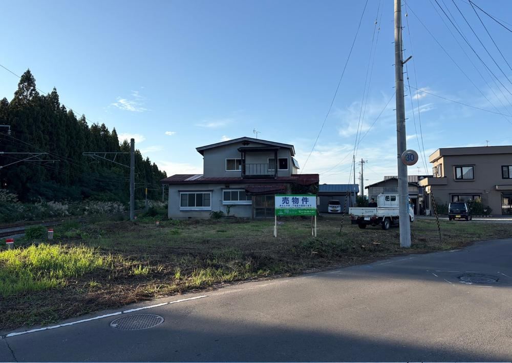 Large Land with Existing Old House - Photo 1