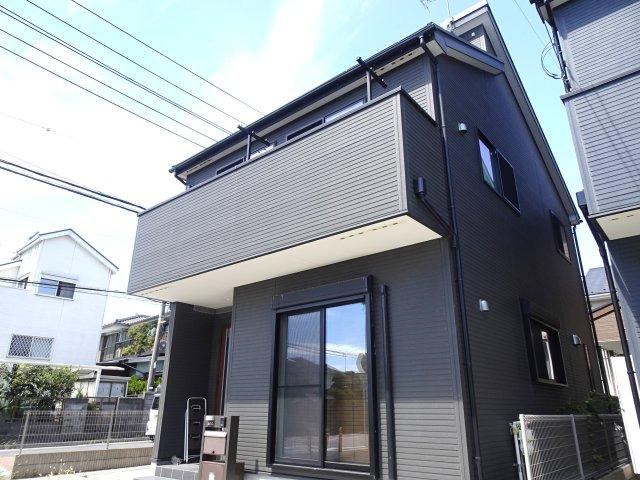 Modern 3LDK Home with Solar Power in Midori - Photo 1