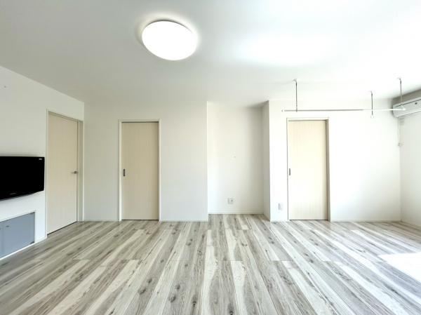Single-Story 3LDK Home in Hatchodai - Photo 1