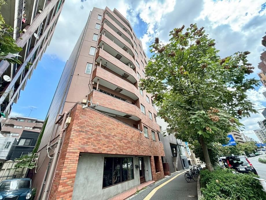 2LDK apartment in Shinjuku Ward, Tokyo - Photo 1