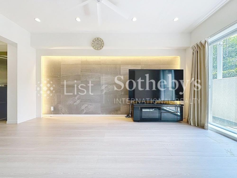 Renovated 3LDK Apartment with Bath TV - Photo 1
