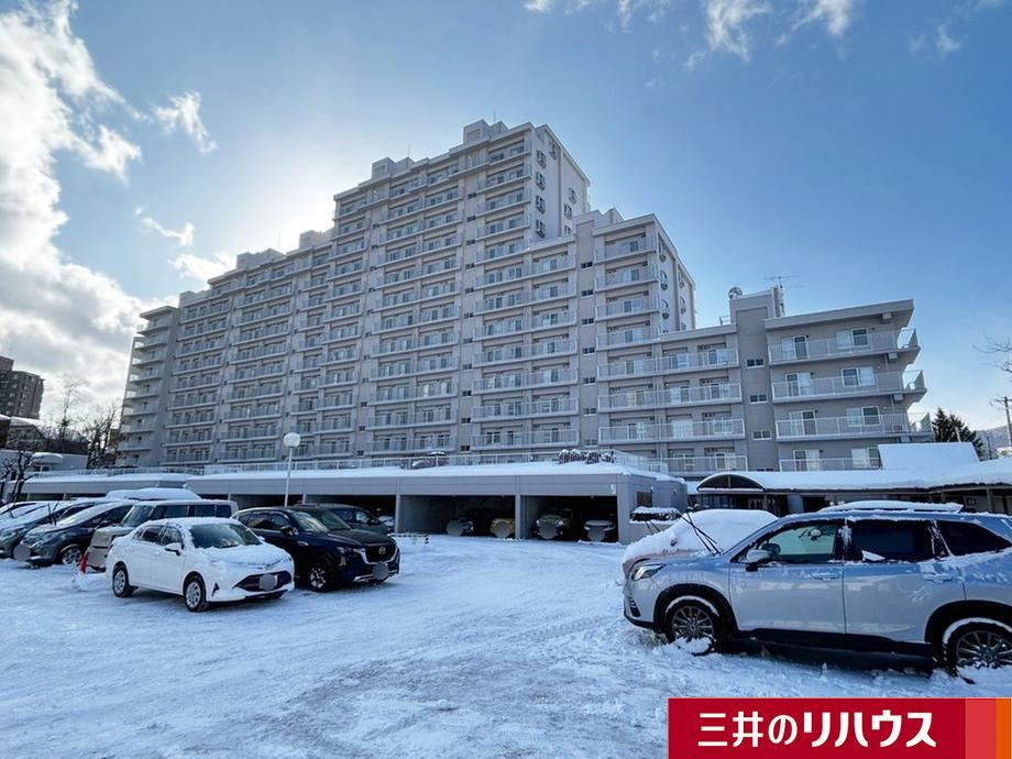 Spacious 3LDK Apartment in Toyohira, Sapporo - Photo 1