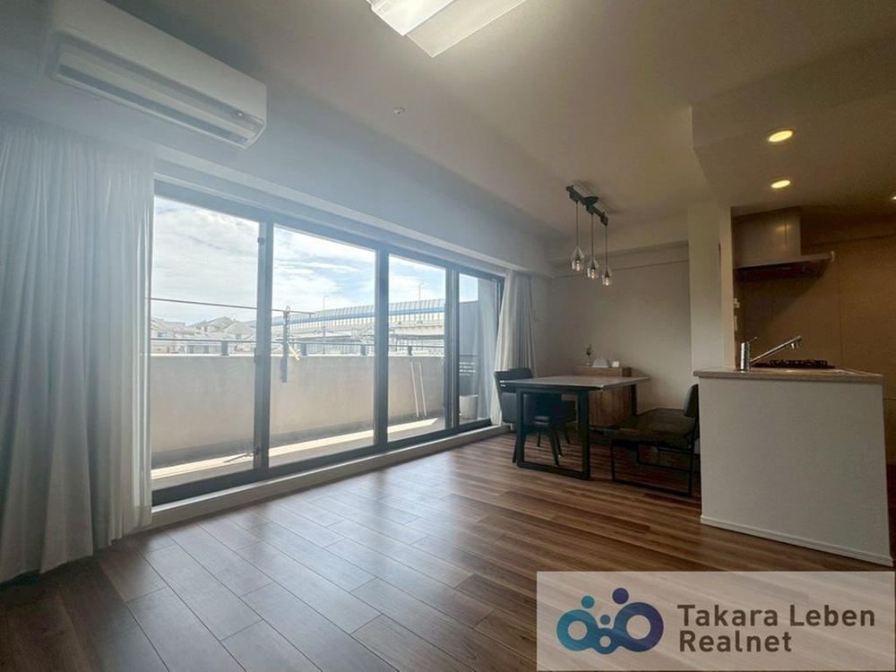 Bright 3LDK Apartment with Great Views - Photo 1