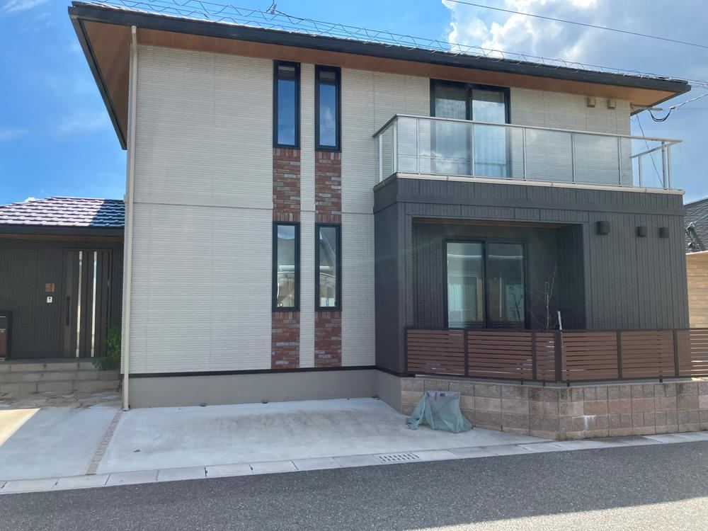 Spacious 4LDK House with High Ceilings in Iizuka - Photo 1