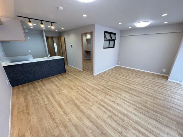 Convenient 1LDK+S Apartment Near Dokkyo University Station - Photo 1