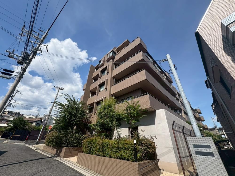 4LDK apartment in Nishinomiya, Hyogo - Photo 1