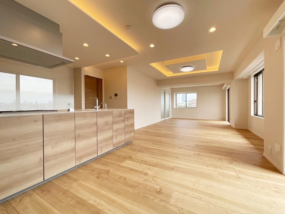Spacious 2LDK Apartment with Renovation Benefits - Photo 1