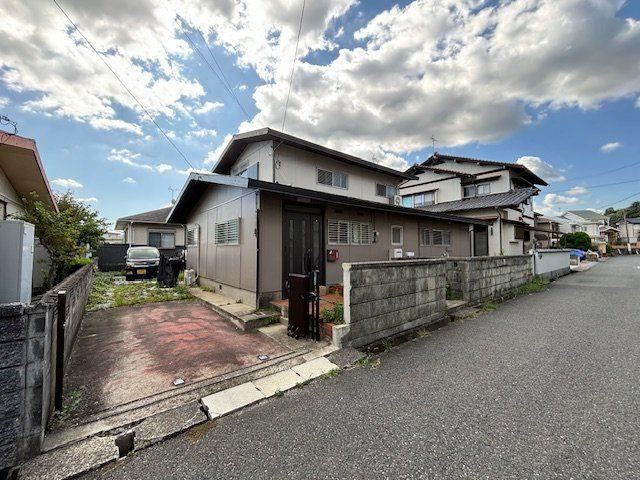 Spacious 4LDK House with Dog Run in Kitakyushu - Photo 1