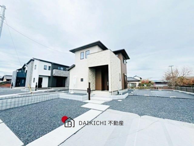 Family-Friendly House with Walk-in Closet - Photo 1