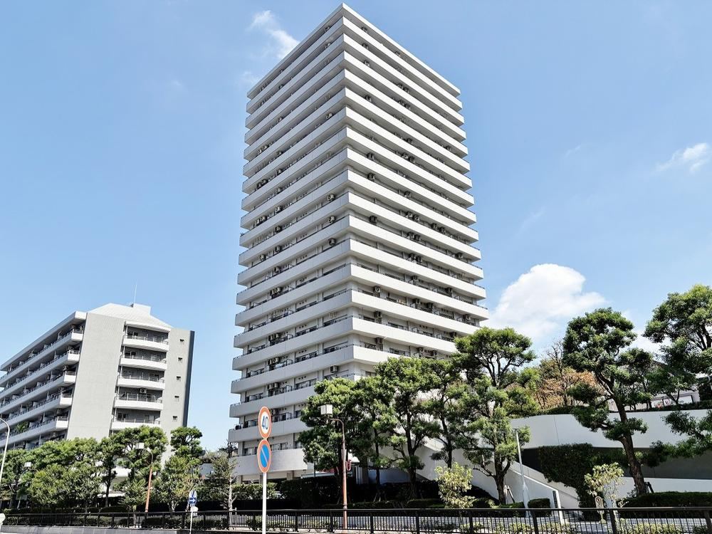 Top Floor 1LDK Apartment Near Kawaguchi Station - Photo 1