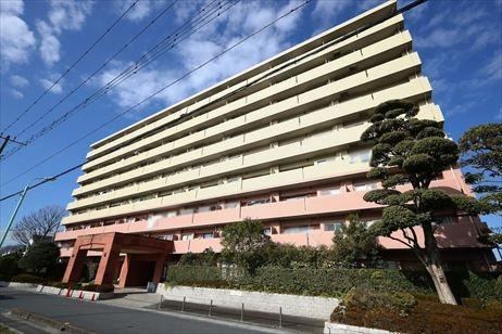 Bright 3LDK Apartment in Handa, Misato - Photo 1