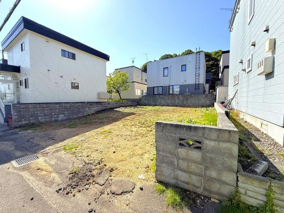 Versatile Land in Nishi-no, Sapporo - Photo 1