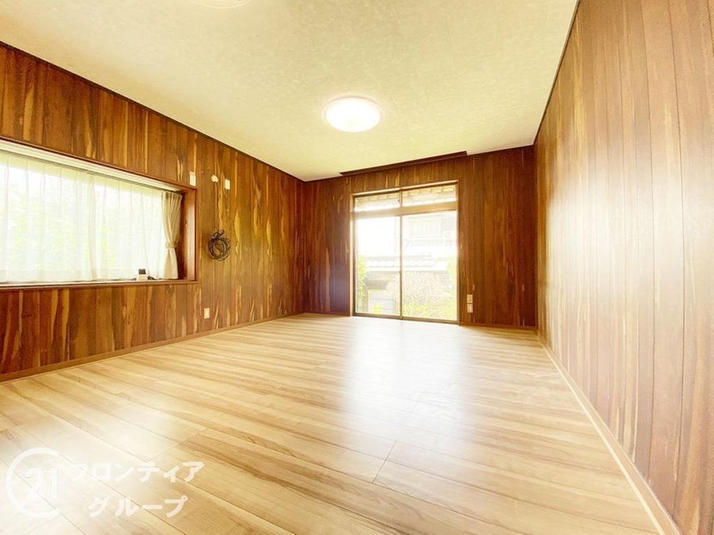 Bright 5LDK House on a Southeast Corner Lot - Photo 1