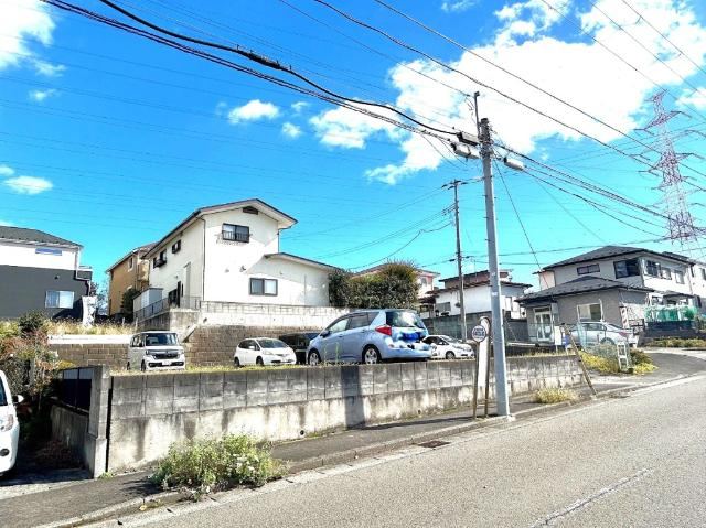 Spacious Land in Eiwadai with No Building Conditions - Photo 1