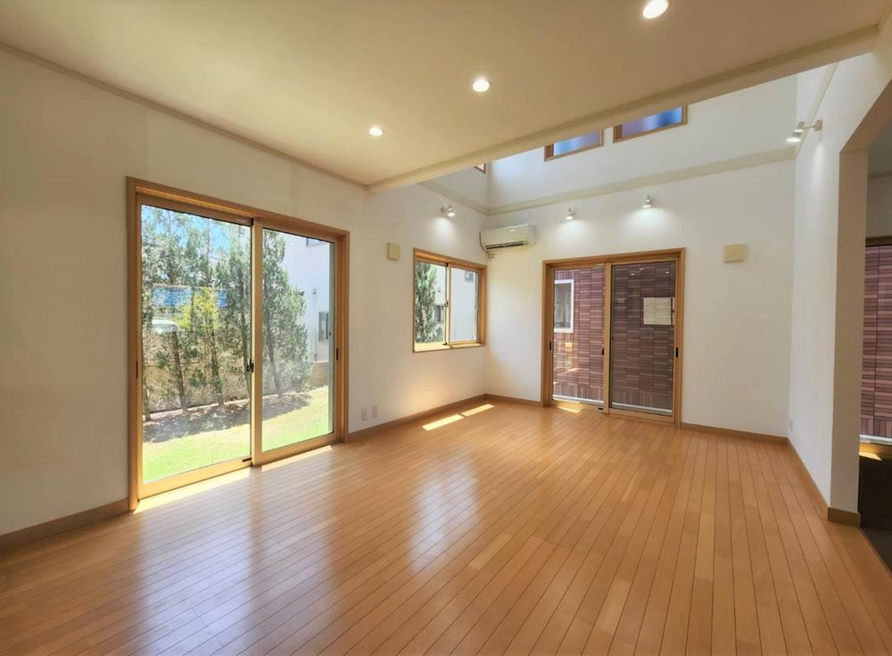 3LDK House with Bright Living Room in Nakanohama - Photo 1