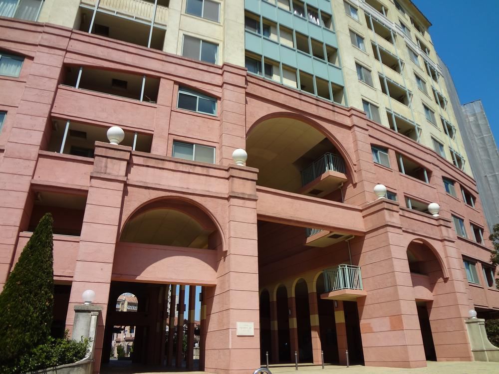 Stylish Apartment in European-Inspired Neighborhood - Photo 1