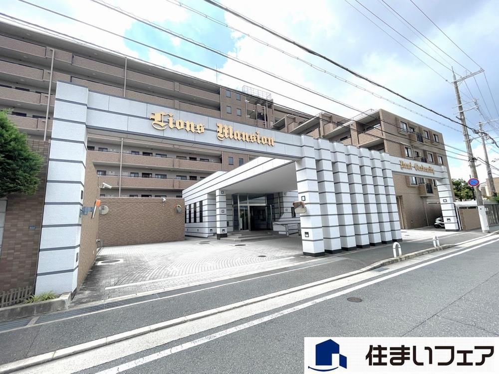 4LDK apartment in Itami, Hyogo - Photo 1