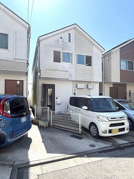 Spacious 4LDK House with Large LDK Area - Photo 1