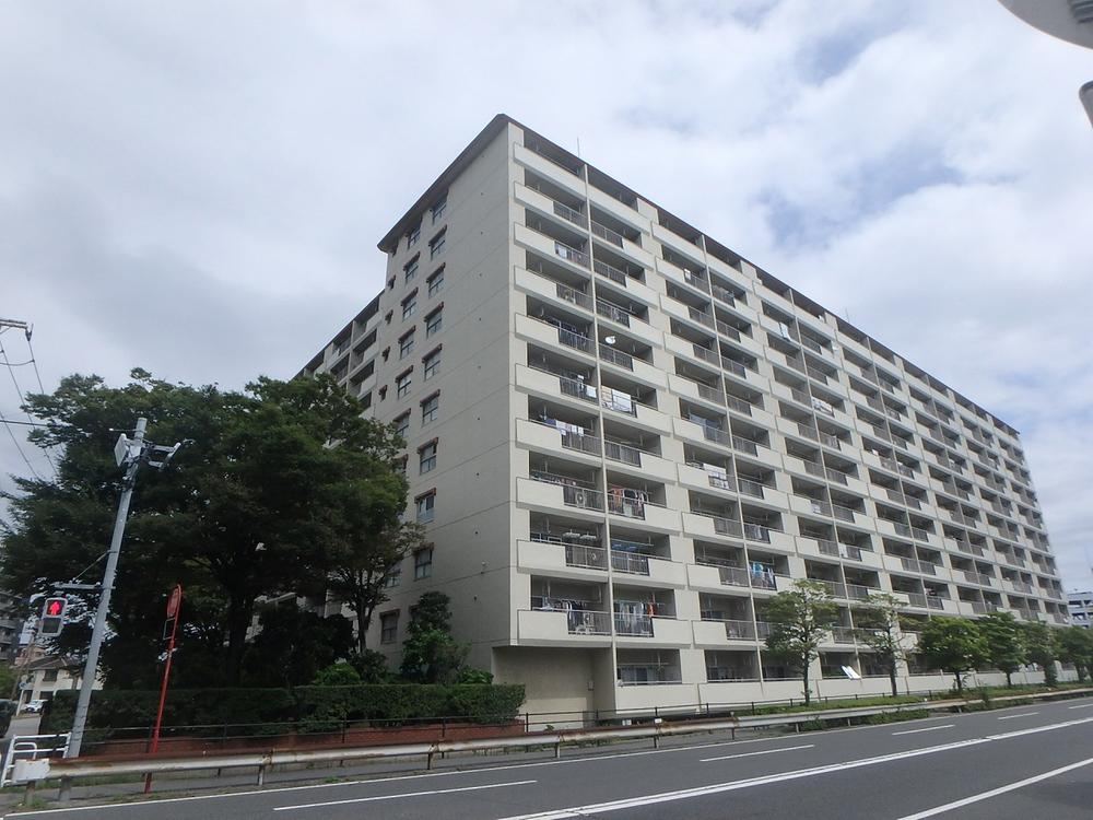Storage-Rich 2LDK Apartment in Funabashi - Photo 1