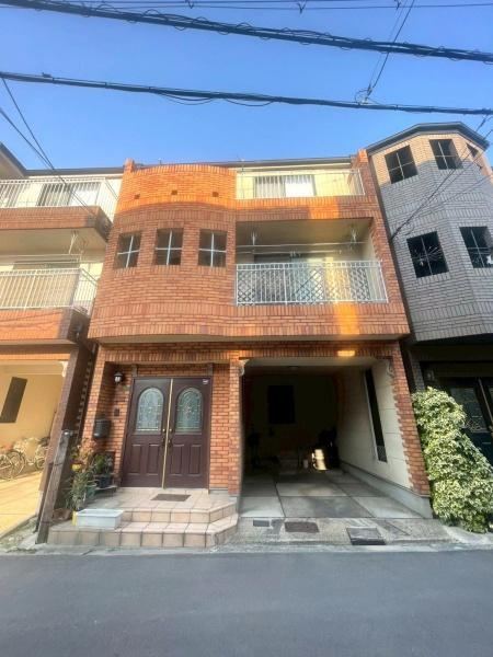 Spacious 4LDK House with Attic Storage - Photo 1