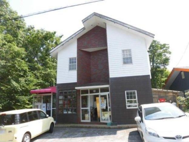 Spacious 2LDK Home with Store in Yawata-no - Photo 1