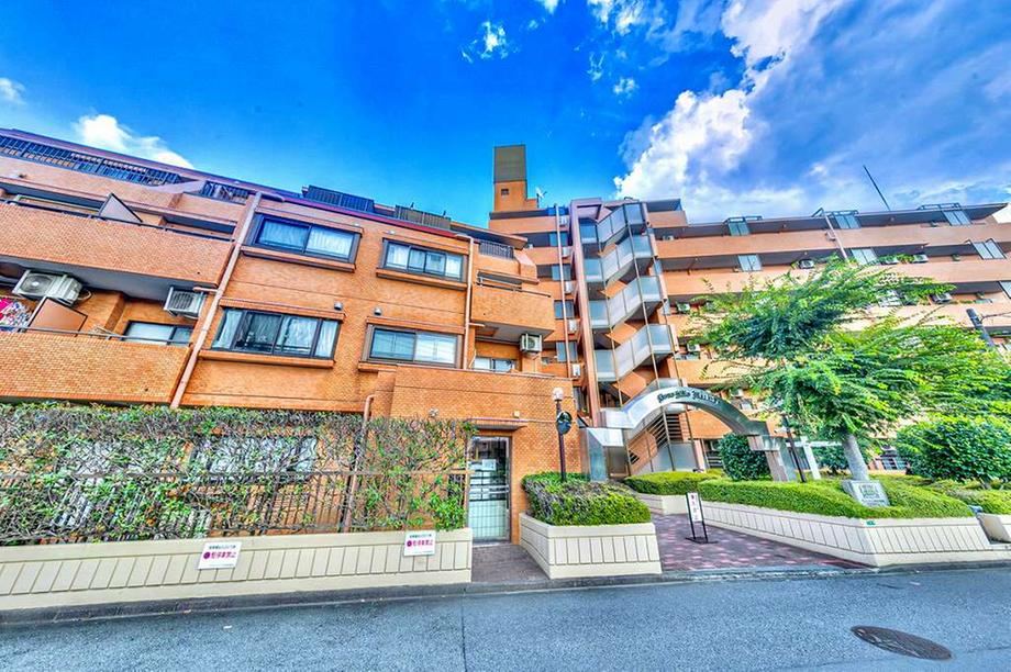 Newly Renovated 3LDK Apartment in Unomori - Photo 1