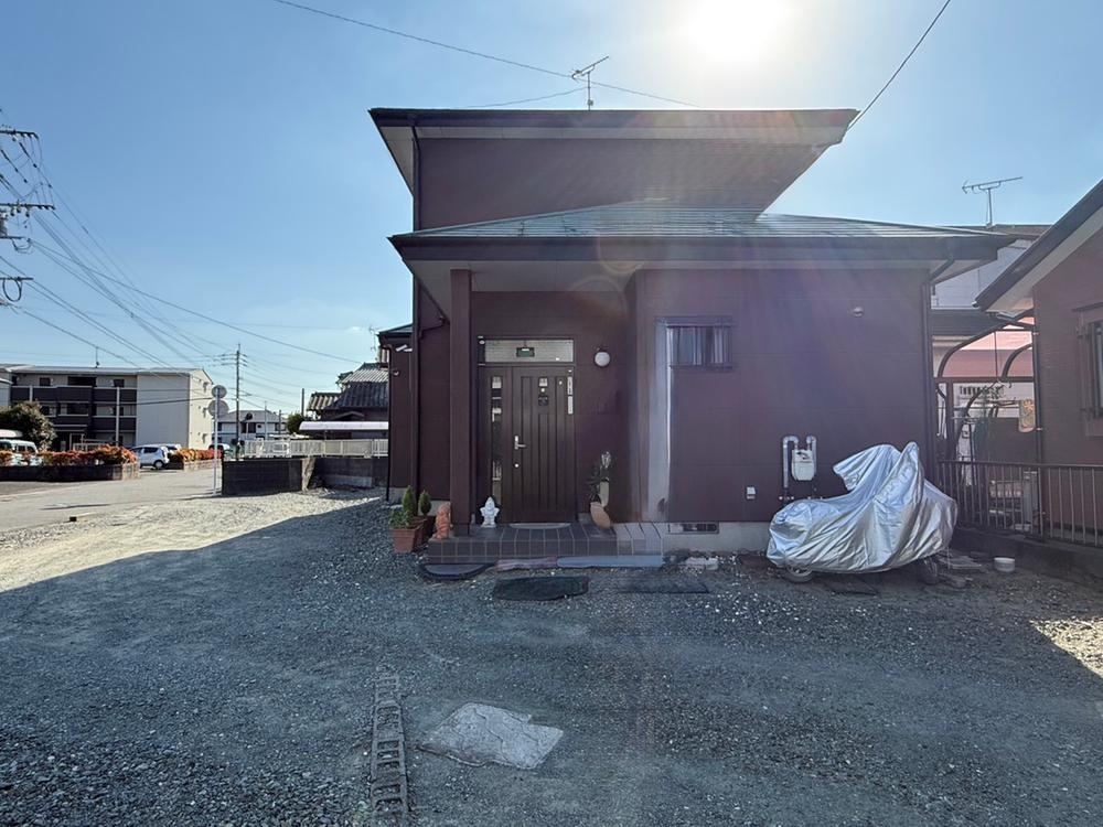 Spacious 3LDK Home with Ample Parking in Kurume - Photo 1