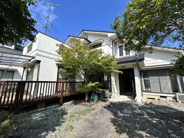 Charming 6LDK Home with Owner's Personal Touch in Niihama - Photo 1