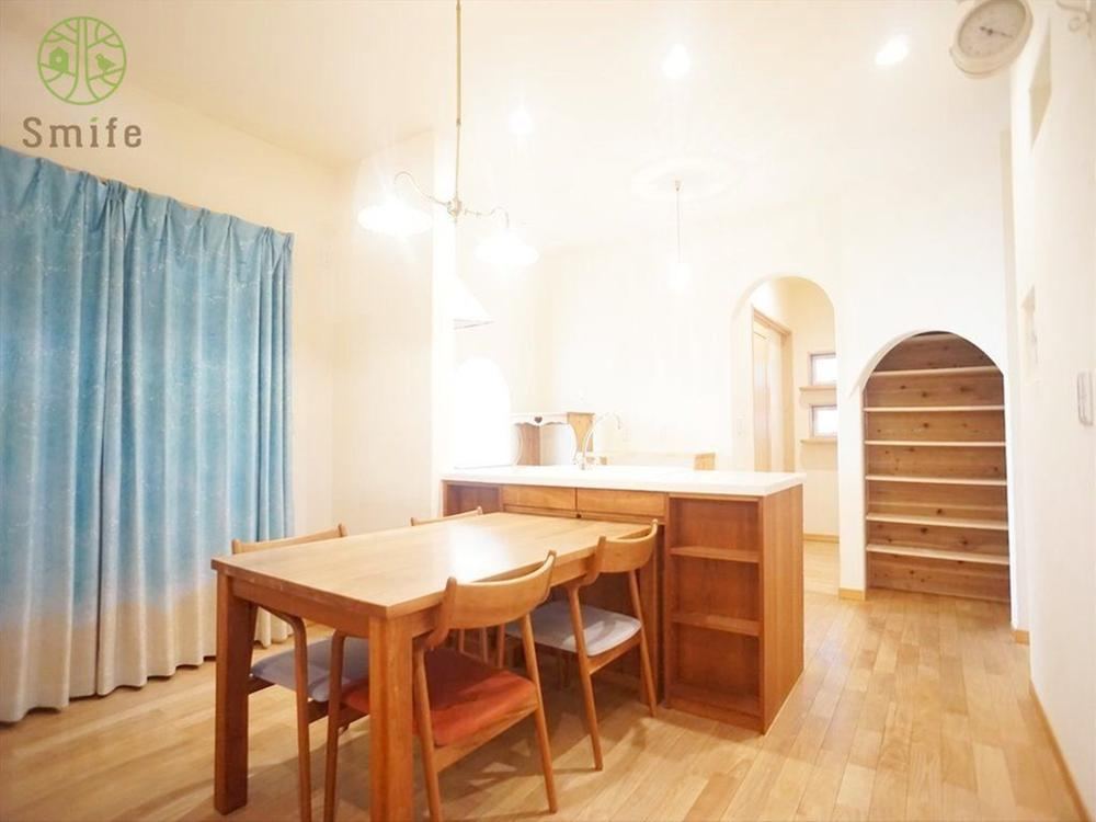 Charming 3LDK Home with Lovely Interior in Higashihara - Photo 1
