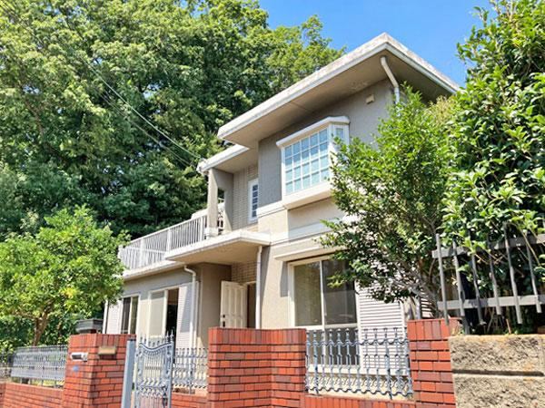 5LDK Concrete House in Nanyo-dai - Photo 1