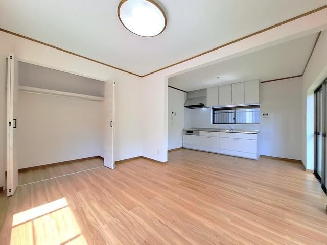 Bright 3LDK Home with Mid-Level Floor in Asumigaoka - Photo 1
