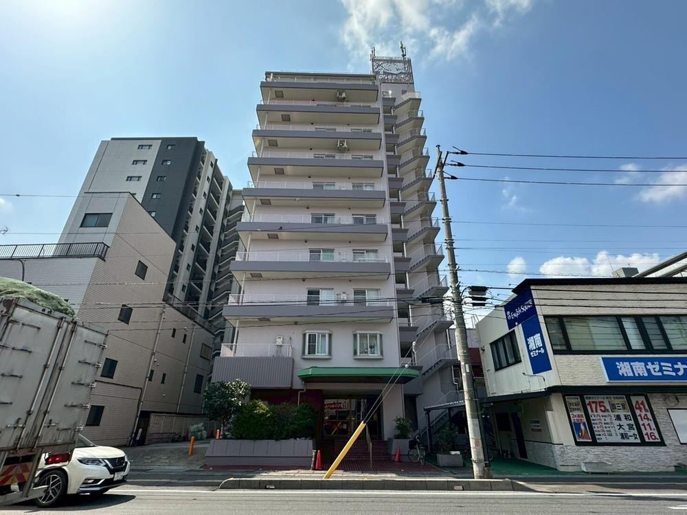 Sunny 1LDK Apartment in Soka - Photo 1
