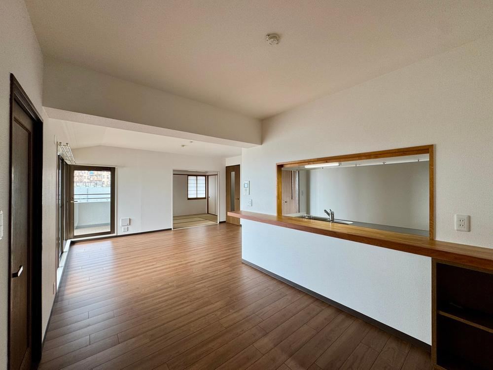 5LDK apartment in Nishi Ward, Hiroshima - Photo 1